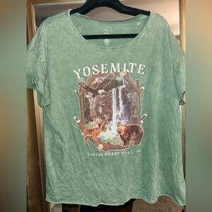 green tee with Yosemite and Wildlife